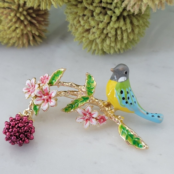 Cute Bird Brooch Bird with berries Pin Bird Brooch Gold Flowers Bird with ber… - Picture 4 of 15